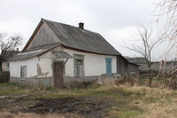 Продам півбудинку дешево смт. Клесів