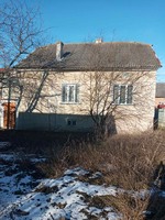 Цегляний будинок.