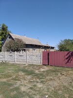 Будинок в центрі с. Яструбинове