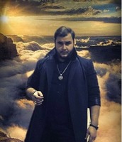 Чаклун, маг Віктор Литовський надає свої послуги у галузі магії. Ритуали магії кохання. Приворот.