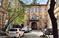 Продається двокімнатна квартира у центрі міста, по вул. Куліша, 25(б). 78м. кв