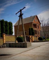 Продав 2-поверховий будинок