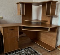 Стіл компʼютерний