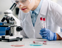 Лікар-генетик Ужгород – консультація та генетичні тести