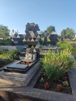 Вічна пам'ять і турбота. Прибирання могил.