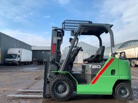 Газ-бензиновий навантажувач TCM (Nissan) з вагами, із напрацюванням 7644 мотогодин. Модель: FHGE20T5.