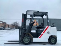 Газ-бензиновий навантажувач TCM (Nissan), напрацювання 5045 мотогодин. Модель: FHGE25T5. Номiнальна вантажопідйомність 2,5 тонни.
