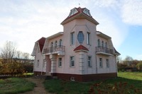 Продається будинок 300м2 з терассою і гостьовим будиночком з гаражем.